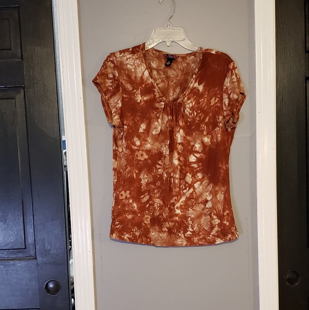 Cute Tye Dye Rust Colored Shirt